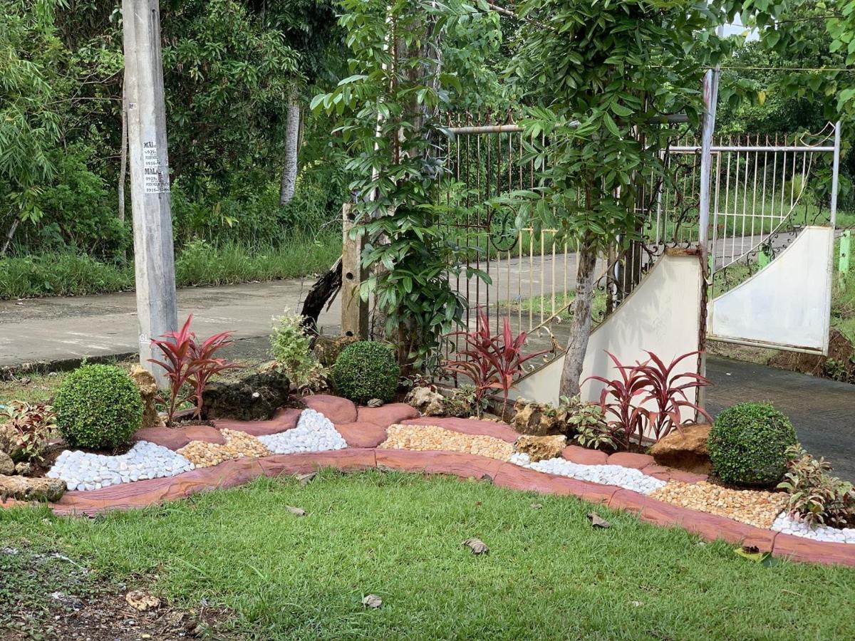 Michaels Homestay - Farm Villa Nr Patar Beach & Bolinao Falls Exteriör bild